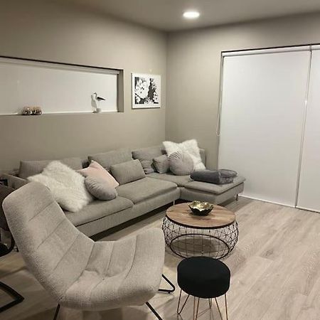 Beautiful Apartment Near Airport Njarthvik Esterno foto