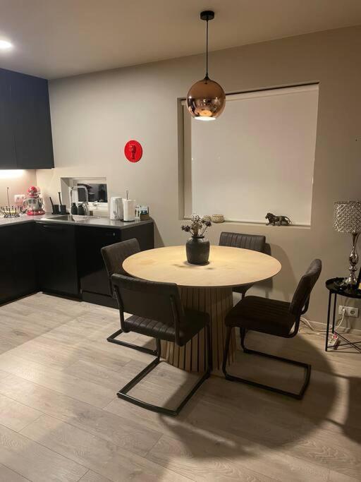 Beautiful Apartment Near Airport Njarthvik Esterno foto