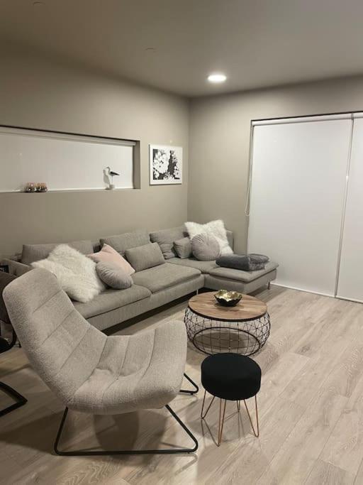 Beautiful Apartment Near Airport Njarthvik Esterno foto
