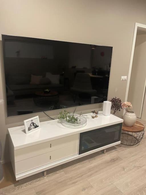 Beautiful Apartment Near Airport Njarthvik Esterno foto