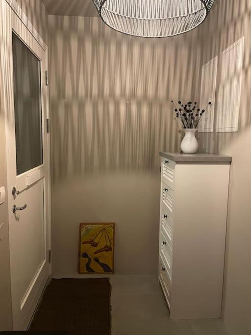 Beautiful Apartment Near Airport Njarthvik Esterno foto