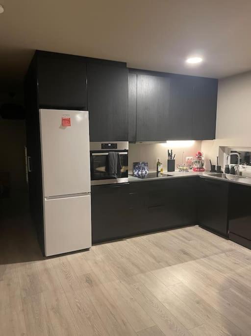 Beautiful Apartment Near Airport Njarthvik Esterno foto