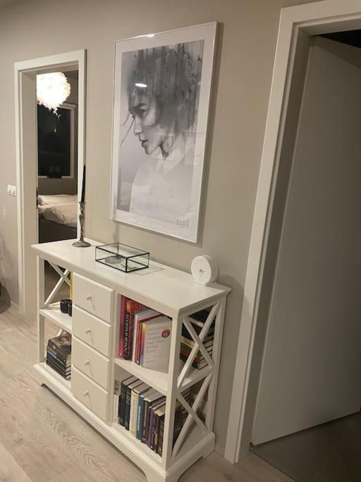 Beautiful Apartment Near Airport Njarthvik Esterno foto